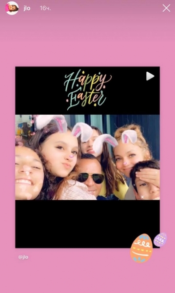 Пасхальные кролики и семейные снимки: как голливудские звезды отметили Пасху