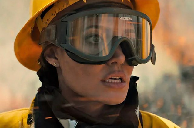 Первые кадры: Анджелина Джоли в триллере «Те, кто желает мне смерти»