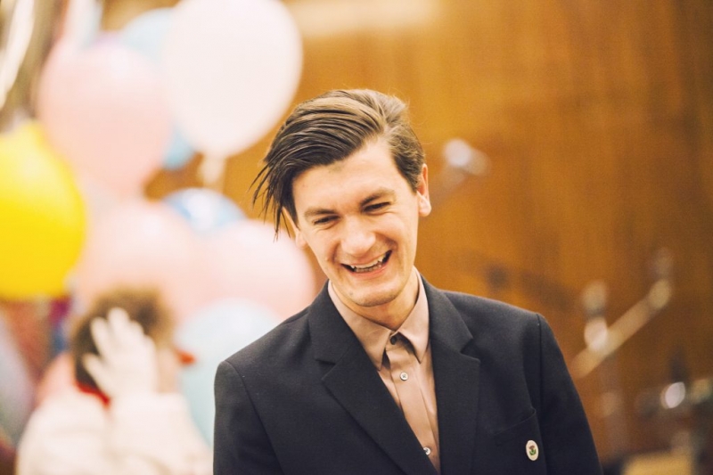 #плачунатехно: Александр Гудков, Айза Анохина и другие звёзды в новом танцевальном флешмобе