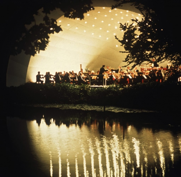 Планы на понедельник: Аглая Тарасова в прямом эфире PEOPLETALK, концерт UMA2RMAN и «Откровенные полароидные снимки» Кирилла Серебренникова