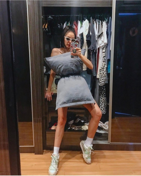 Платье из подушки: в Сети новый модный флешмоб - PEOPLETALK