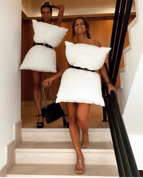 Платье из подушки: в Сети новый модный флешмоб - PEOPLETALK