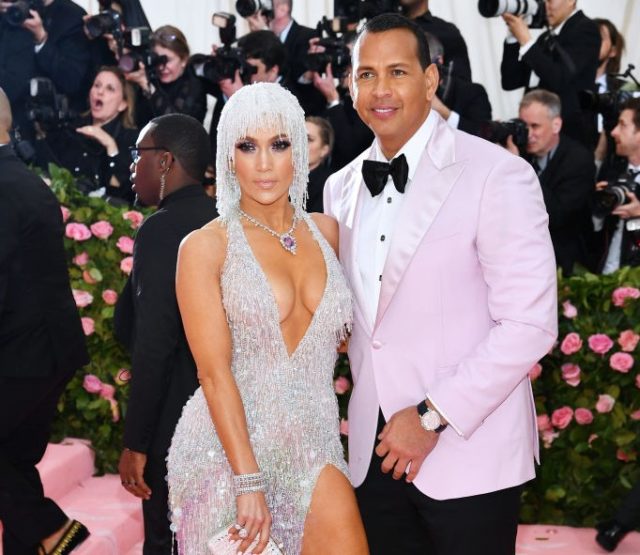 После расставания: Дженнижер Лопес заметили с Алексом Родригесом