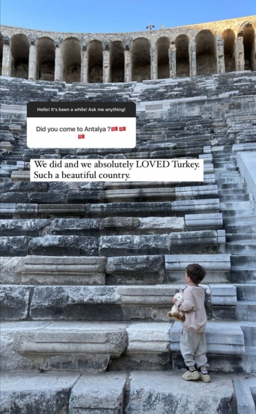 Роузи Хантингтон-Уайтли поделилась редкими фотографиями сына и рассказала об отношениях с Джейсоном Стэтхемом 