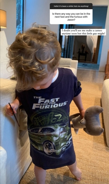 Роузи Хантингтон-Уайтли поделилась редкими фотографиями сына и рассказала об отношениях с Джейсоном Стэтхемом 