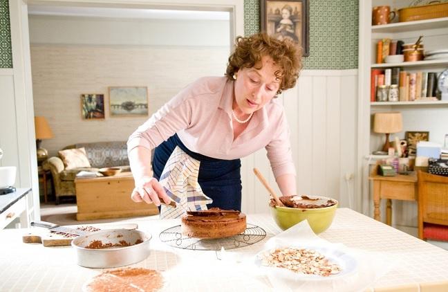 Семечки, чипсы и мороженое: какие продукты россияне покупают на карантине