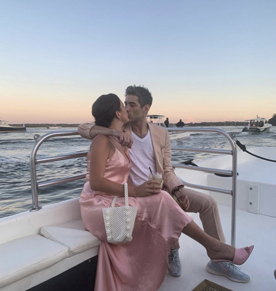 Сестра Хейли Бибер беременна. Показываем, как она выглядит