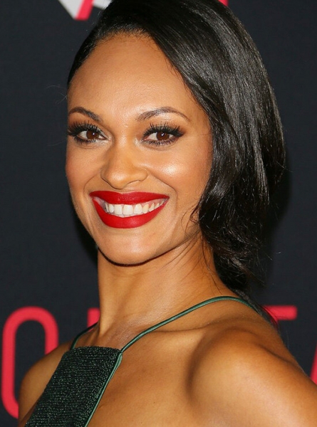 Ставка на&nbsp;красное не&nbsp;прошла! Звезды, которых подвела красная помада