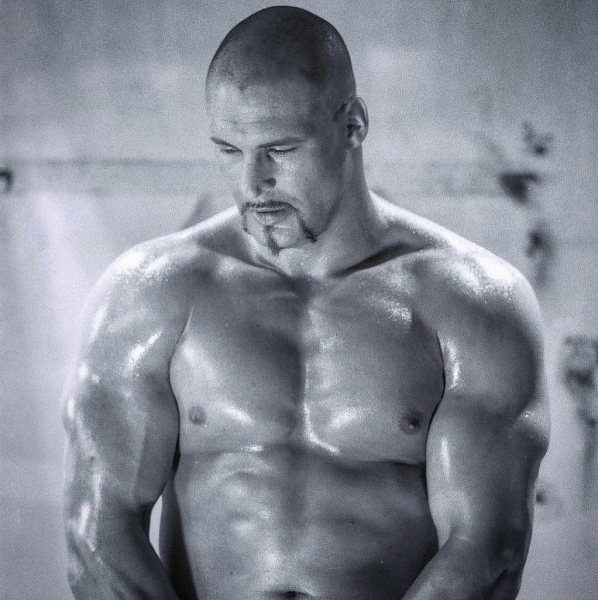 Топ-5 горячих телохранителей звезд