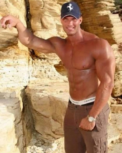 Топ-5 горячих телохранителей звезд