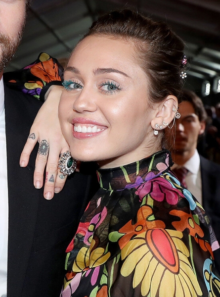 Улыбка за миллион: сколько звезды заплатили за свои идеальные зубы