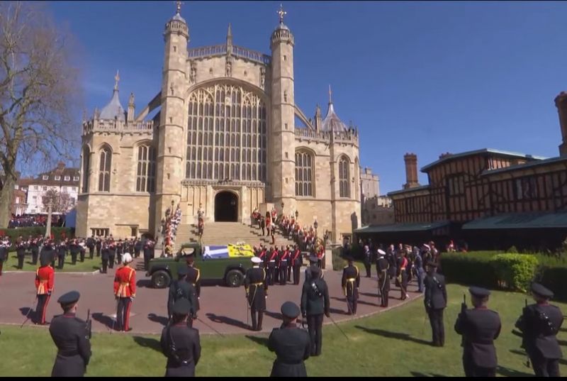 Воссоединение принцев Уильяма и Гарри и провокация: как прошли похороны принца Филиппа
