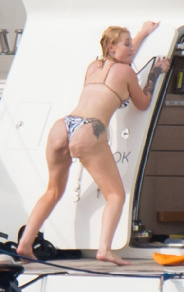 Закон гравитации: Леди Гага, Кейт Мосс и другие звезды с неидеальными ягодицами