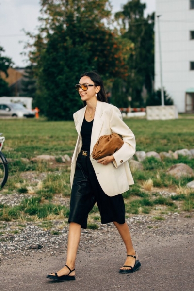 Животный принт и цветная кожа: как носить Майки-алкоголички стильно в этом сезоне