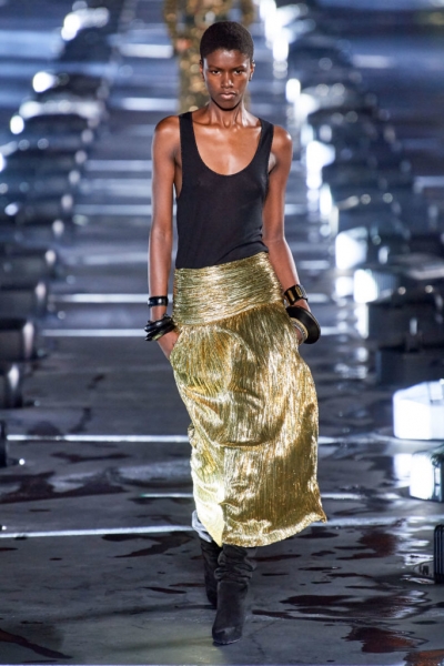 Животный принт и цветная кожа: как носить Майки-алкоголички стильно в этом сезоне