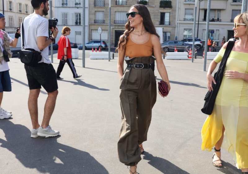 Животный принт и цветная кожа: как носить Майки-алкоголички стильно в этом сезоне