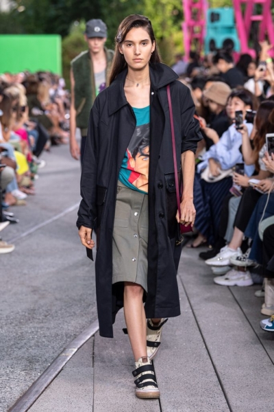 Животный принт и цветная кожа: как носить Майки-алкоголички стильно в этом сезоне