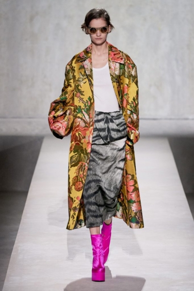 Животный принт и цветная кожа: как носить Майки-алкоголички стильно в этом сезоне