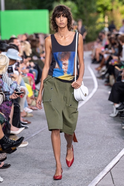 Животный принт и цветная кожа: как носить Майки-алкоголички стильно в этом сезоне