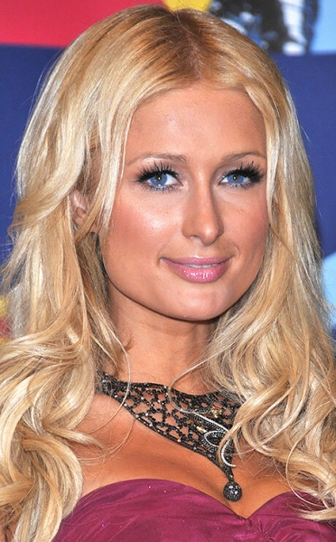 Звезды и цветные линзы: сможешь ли ты угадать, какой цвет глаз — настоящий?