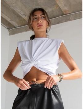 15 футболок с подплечниками на лето