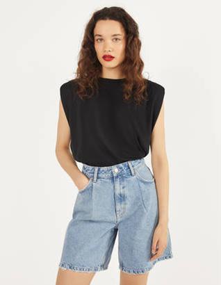 15 футболок с подплечниками на лето