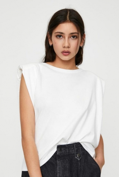 15 футболок с подплечниками на лето