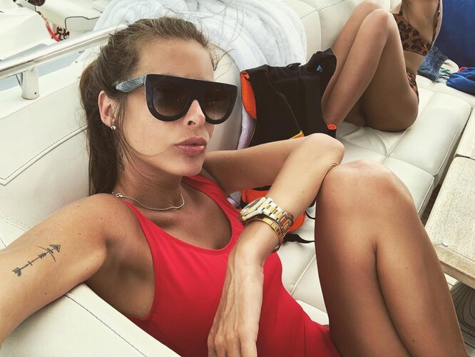 20 красивых мини-тату российских звезд, которые хочется повторить