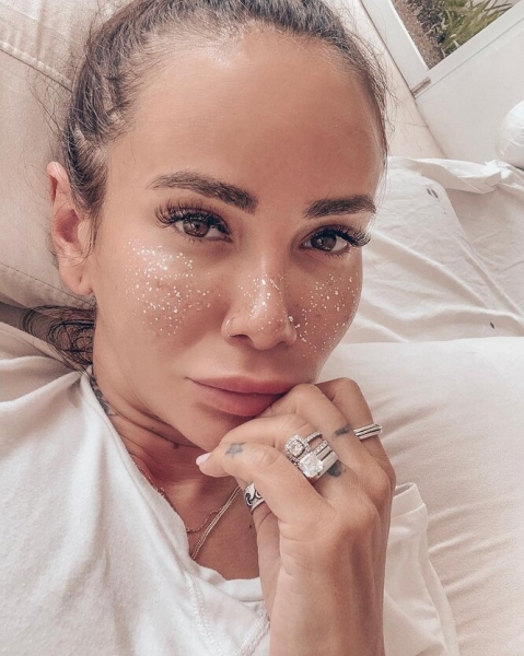 20 красивых мини-тату российских звезд, которые хочется повторить