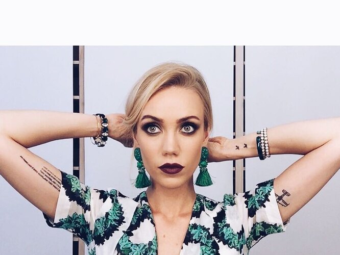 20 красивых мини-тату российских звезд, которые хочется повторить