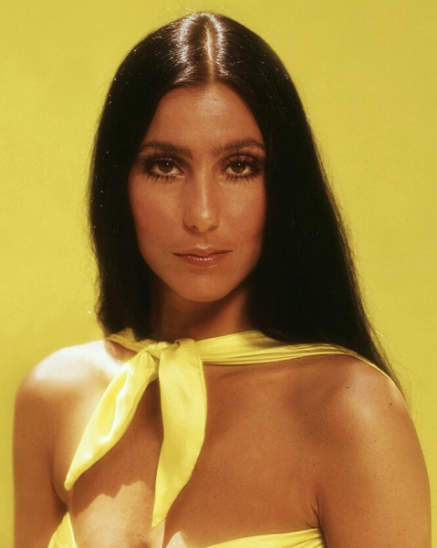 3 ринопластики, подтяжка лица и ботокс: как с годами менялась Шер