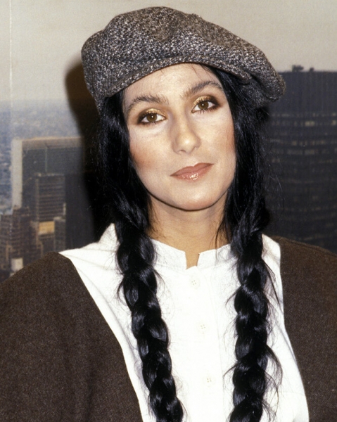 3 ринопластики, подтяжка лица и ботокс: как с годами менялась Шер