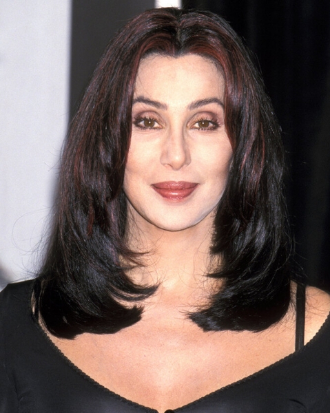 3 ринопластики, подтяжка лица и ботокс: как с годами менялась Шер