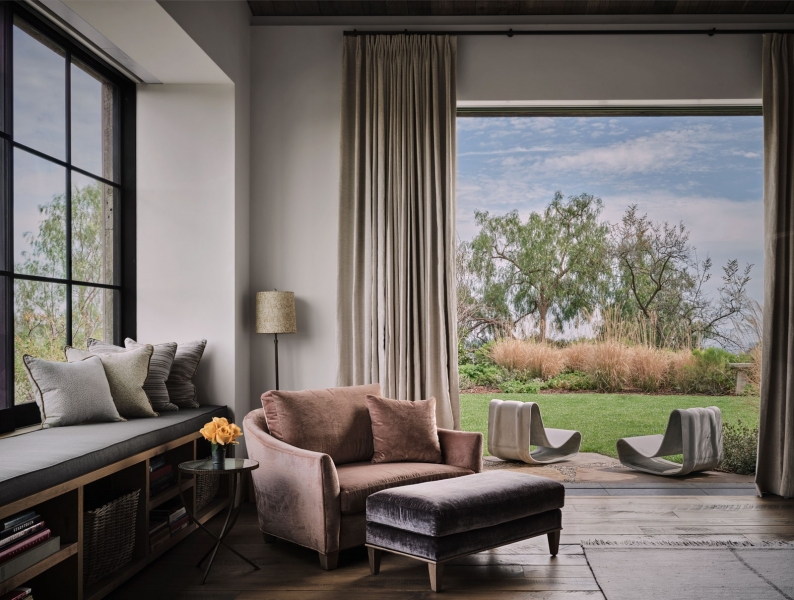 30-метровая люстра и фермерский стиль: как выглядит поместье Эштона Кутчера и Милы Кунис