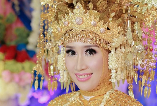 Адовые свадьбы: как красят невест для фотосессии в Азии?