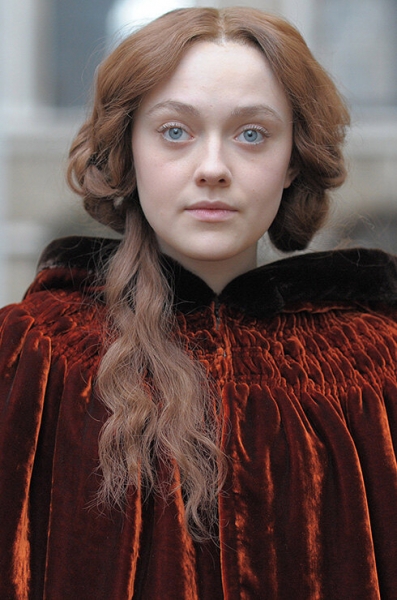 Без макияжа и в трениках: актрисы, которые на экране выглядят лучше, чем в жизни