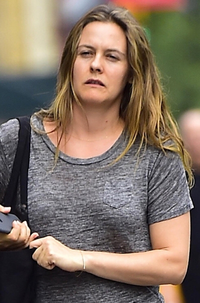 Без макияжа и в трениках: актрисы, которые на экране выглядят лучше, чем в жизни