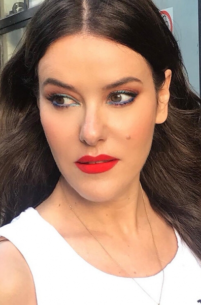 Без ретуши и фильтров: как выглядят лучшие визажисты мира без макияжа