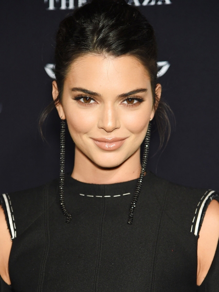 Бледная моль или тонна штукатурки? Одни и те же звезды с разным слоем макияжа