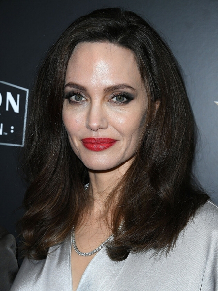 Бледная моль или тонна штукатурки? Одни и те же звезды с разным слоем макияжа