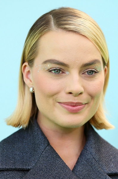 Блестящий провал: 7 звездных примеров того, как глиттер портит макияж