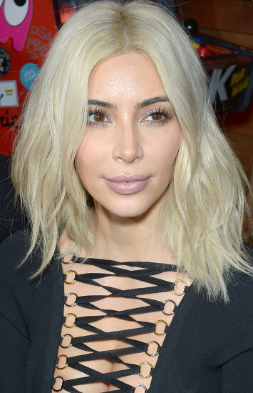 Блонд идет не всем: 10 звезд, которым лучше быть брюнетками