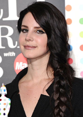 Блонд идет не всем: 10 звезд, которым лучше быть брюнетками