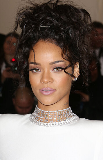 Блонд идет не всем: 10 звезд, которым лучше быть брюнетками