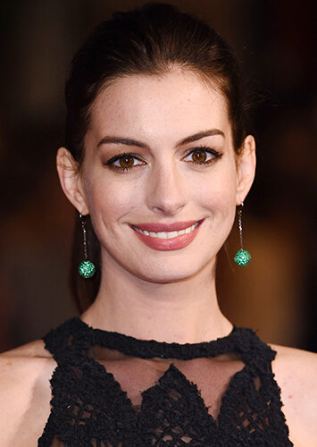 Блонд идет не всем: 10 звезд, которым лучше быть брюнетками