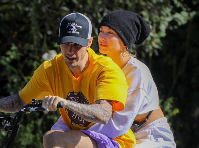 «Было классно»: Хейли Бибер рассказала о первом поцелуе с Джастином Бибером