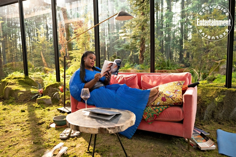 Что смотреть: новый фантастический сериал с Энн Хэтэуэй и Морганом Фриманом