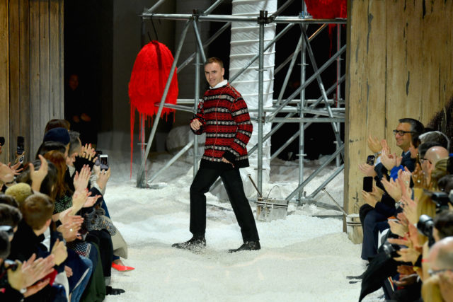 Цифра дня: дипломную коллекцию мебели Рафа Симонса выставили на продажу за 100 тысяч долларов