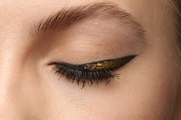 Цветные стрелки на пике популярности! 5 ярких вариантов под любые глаза
