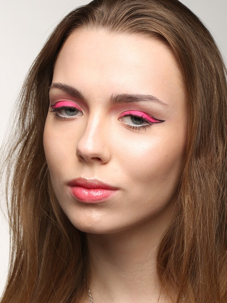 Цветные стрелки на пике популярности! 5 ярких вариантов под любые глаза